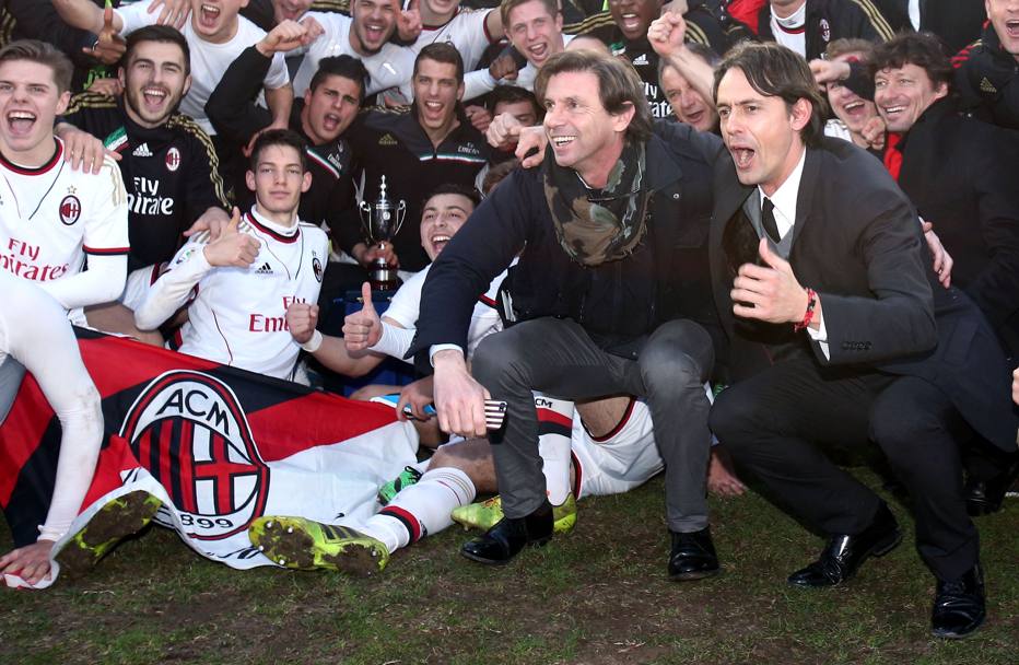 Inzaghi esulta dopo aver portato il Milan al trionfo nel torneo di Viareggio. Pegaso